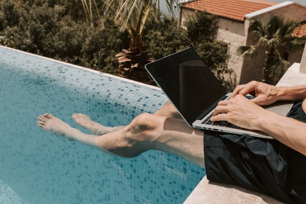 Airbnb projections trends in 2022 digital nomads