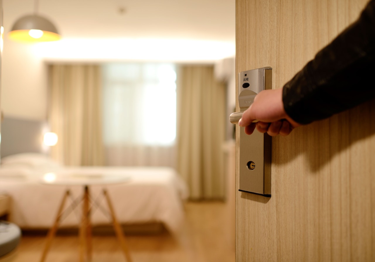 Hotel vs Airbnb - Personalization 3